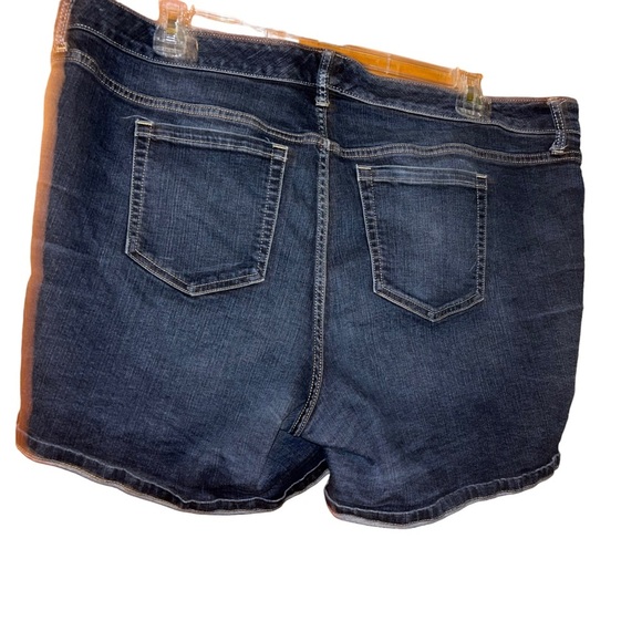 Torrid blue denim jean stretch shorts plus size 22 3X - Picture 2 of 3